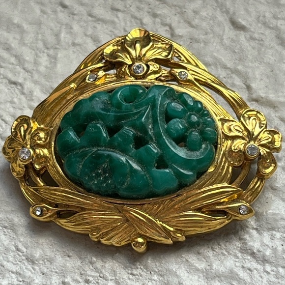 Berebi Vintage Green Carved Resin Gold Tone Brooch - Picture 2 of 4